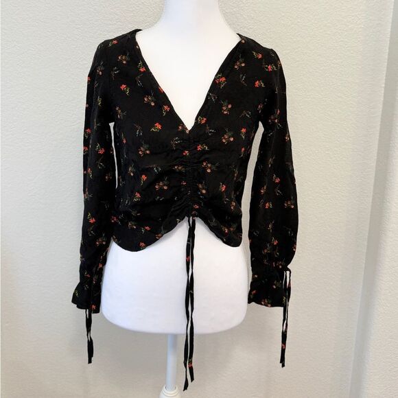 Urban Outfitters Pins & Needles Floral Jacquard Ruched Blouse - Picture 4 of 7